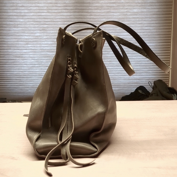 Old Trend Daisy Tote in Grey - Picture 3 of 14